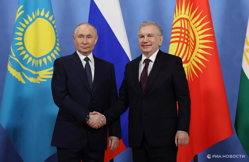 بوتين يجري مكالمة هاتفية مع  نظيره الأوزبكي ميرضائيف