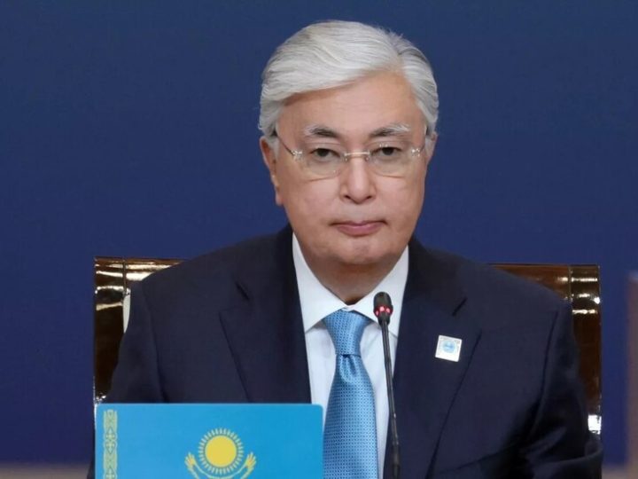 رئيس كازاخستان يوقع قانونا يحظر الدعاية للمثلية LGBT