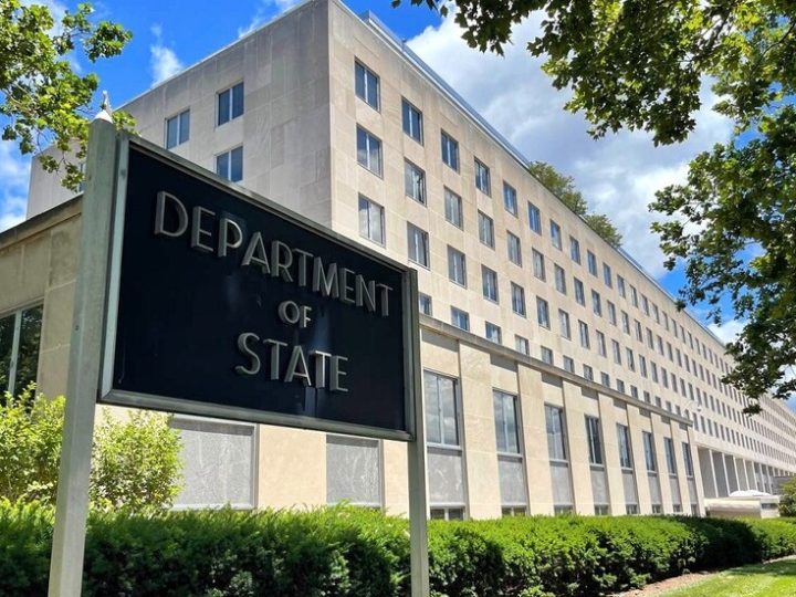 الخارجية الأمريكية توعز للسفارات بالإبلاغ عن انتهاك حقوق الإنسان بسبب الهجرة الجماعية