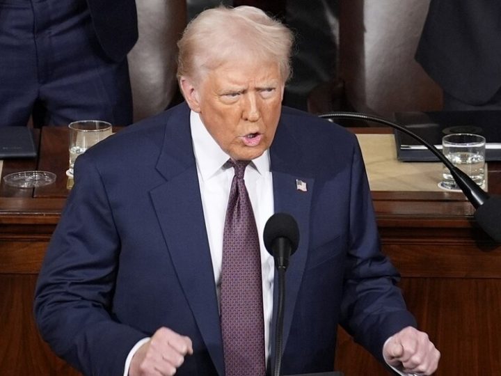 دراسة: أكثر من نصف الأمريكيين غير راضين عن أداء ترامب بعد عامه الأول