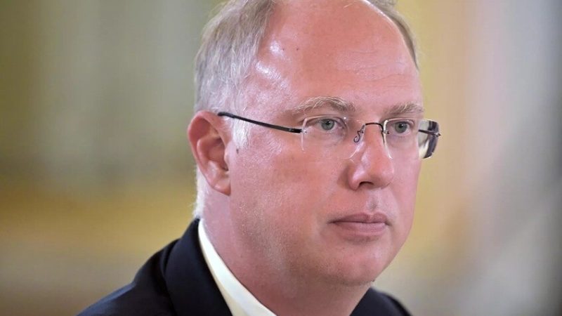 دميترييف يسخر من تمويل أوروبا المتحضرة للمنظمات غير الحكومية لغسل أدمغة الناس