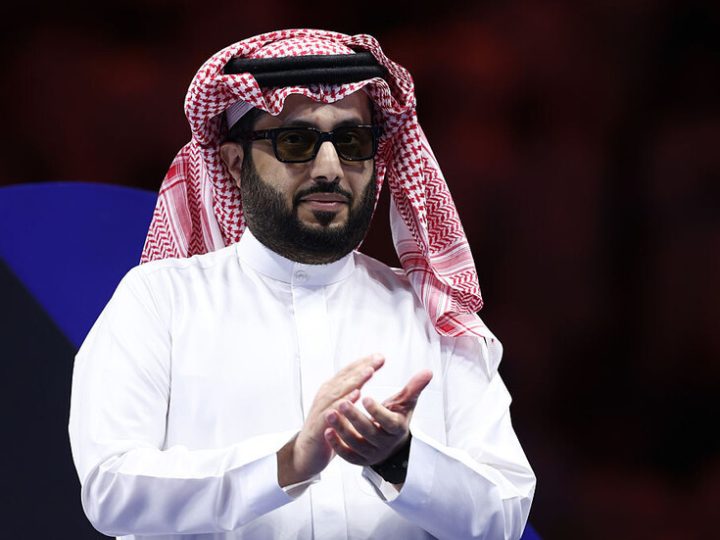 تركي آل الشيخ يهنئ الملك سلمان بعيد ميلاده