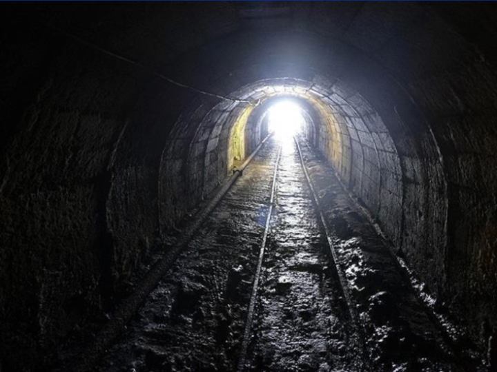 مراسلتنا: انهيار منجم وسط إيران واحتمال وجود أشخاص محتجزين داخله