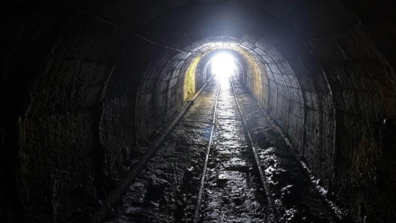 مراسلتنا: انهيار منجم وسط إيران واحتمال وجود أشخاص محتجزين داخله