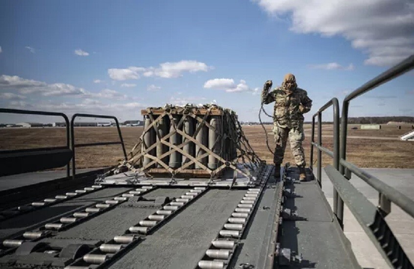 إعلام: وزير الحرب الأمريكي فرض “حظرا خفيا” على إمدادات الذخائر لأوكرانيا