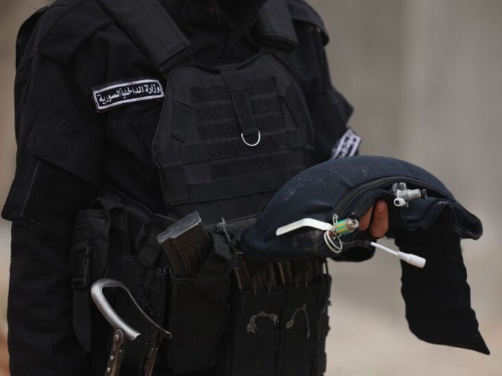 “حمقى ومغفلون”.. وزير الداخلية السوري يوجه تحذيرا أخيرا لفلول النظام السابق