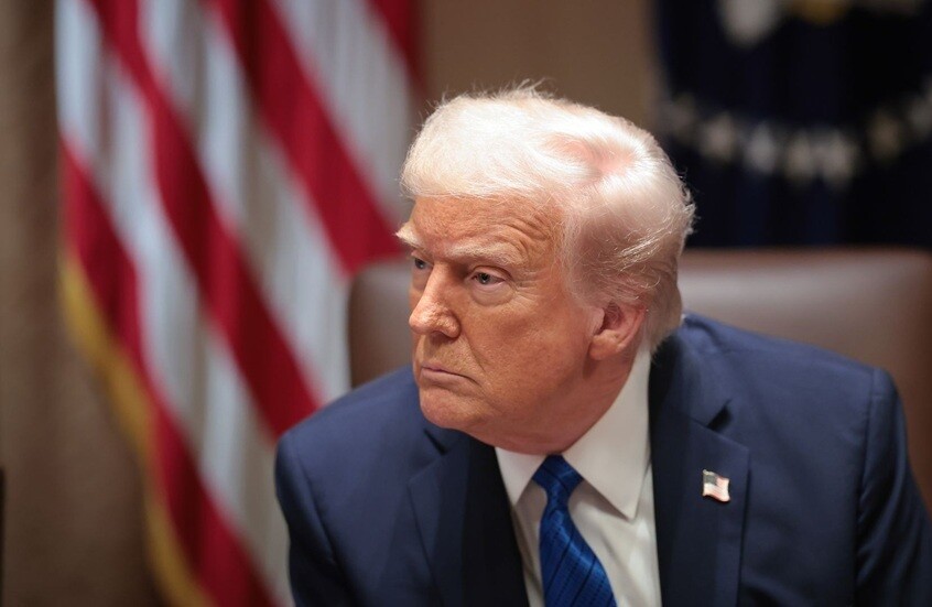 نيويورك تايمز: ترامب يصف كيث كيلوغ بأنه “أحمق” لإشادته بزيلينسكي