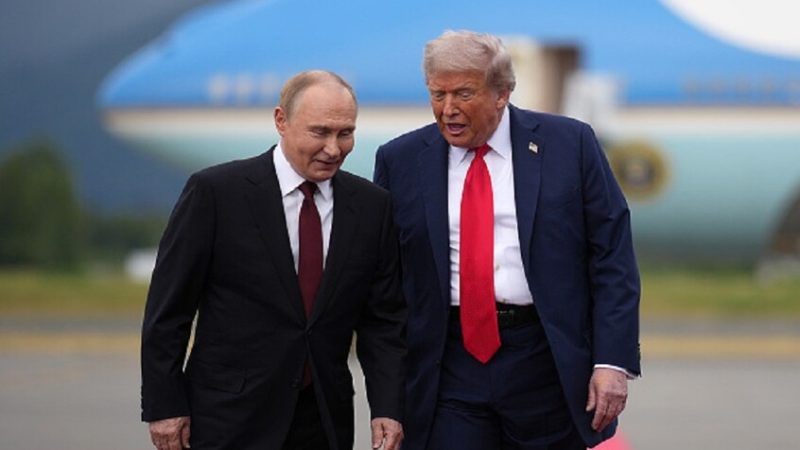 مساعدة بايدن: ترامب يكنّ الاحترام لبوتين