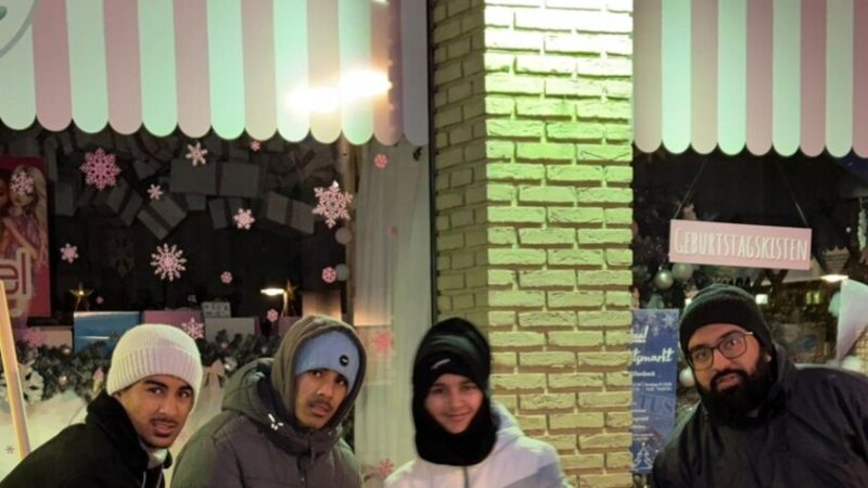 ردا على الجدل الذي أثاره ميرتس.. مسلمون ينظفون شوارع ألمانيا بعد ليلة رأس السنة (صور+ فيديو)