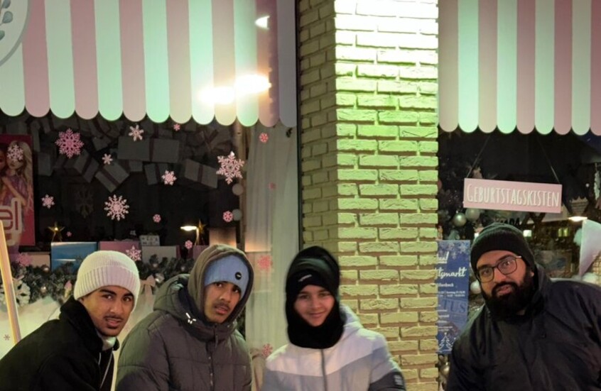 ردا على الجدل الذي أثاره ميرتس.. مسلمون ينظفون شوارع ألمانيا بعد ليلة رأس السنة (صور+ فيديو)