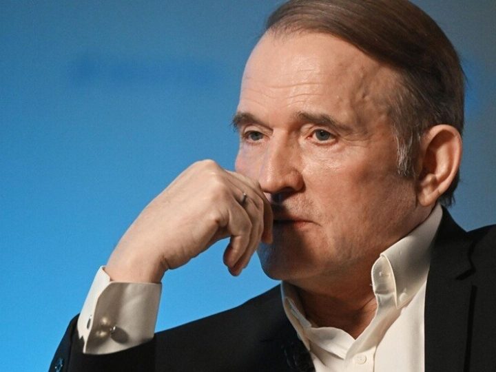 زعيم المعارضة الأوكرانية السابق يتهم زيلينسكي بتوجيه “أمر باغتيال” بوتين