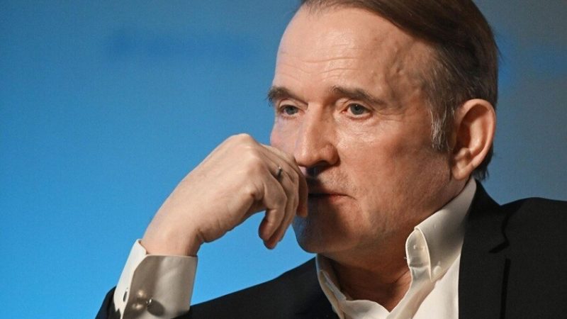 زعيم المعارضة الأوكرانية السابق يتهم زيلينسكي بتوجيه “أمر باغتيال” بوتين