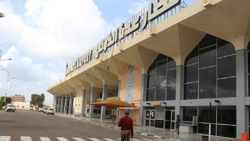 مصدر حكومي يمني ينفي إغلاق مطار عدن الدولي ويلقي باللوم على المجلس الانتقالي