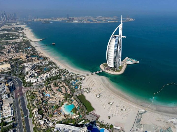 القنصل السعودي في دبي يعلن مغادرته منصبه