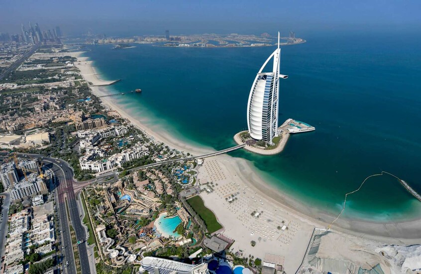 القنصل السعودي في دبي يعلن مغادرته منصبه