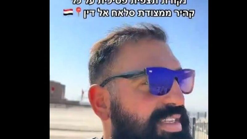 جندي إسرائيلي يتجول في شوارع القاهرة ويثير الغضب (فيديو)