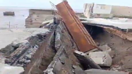 انهيار جسر العريضة الحدودي بين لبنان وسوريا (فيديوهات)