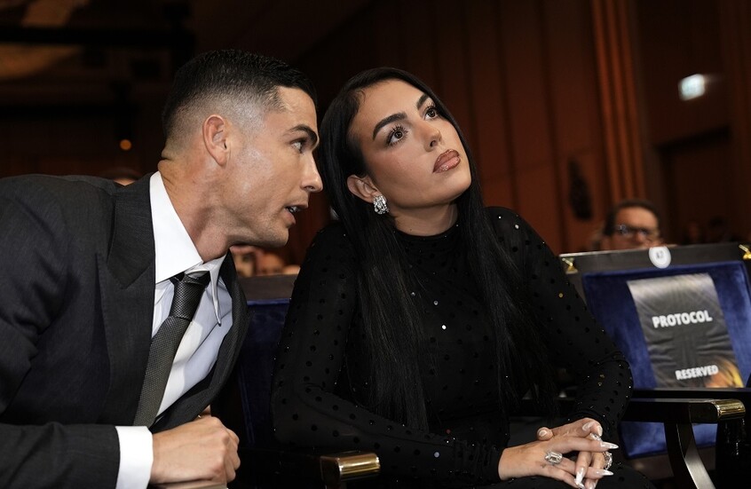 مبلغ مالي كبير.. خطيبة رونالدو تكسب قضية “تشهير” بها