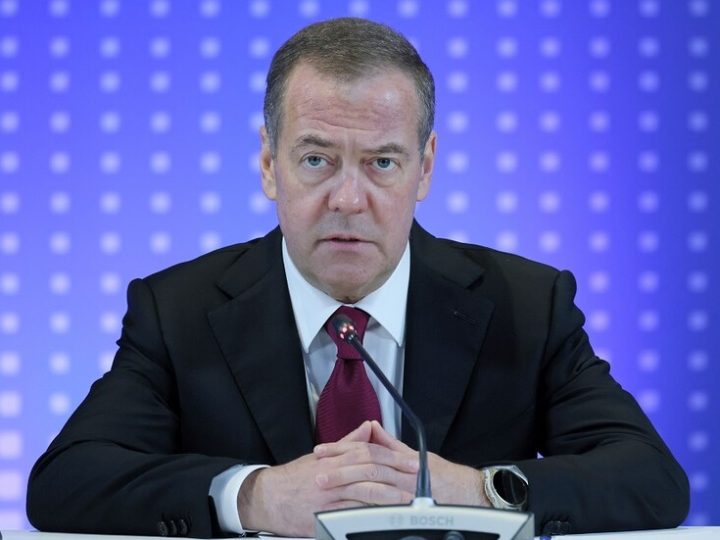 مدفيديف يعلق على تعيين بودانوف رئيسا لمكتب زيلينسكي