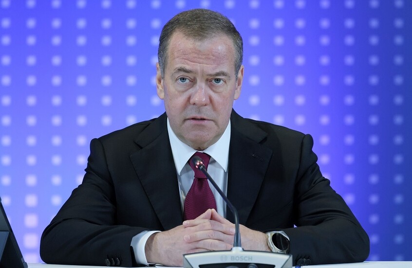 مدفيديف يعلق على تعيين بودانوف رئيسا لمكتب زيلينسكي