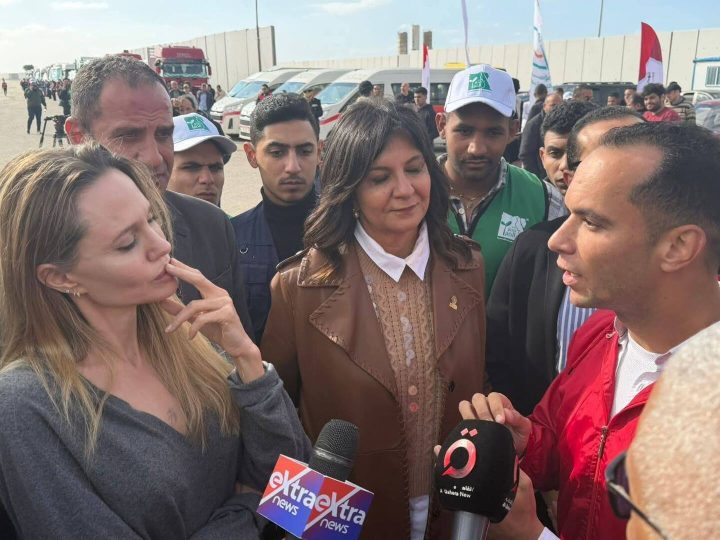 أنجلينا جولي تزور معبر رفح وتلتقي مصابين فلسطينيين وتوجه رسالة مكتوبة لسكان غزة (فيديو)