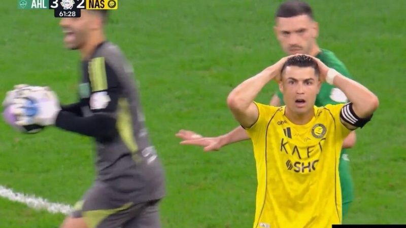 شاهد.. رونالدو يهدر فرصة هدف بغرابة في “الكلاسيكو”