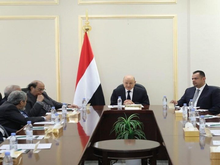 اليمن..”درع الوطن” تتقدم في سيؤون والعليمي يوجه باستئناف الرحلات من مطارها وإلى تسلم المعسكرات سلميا