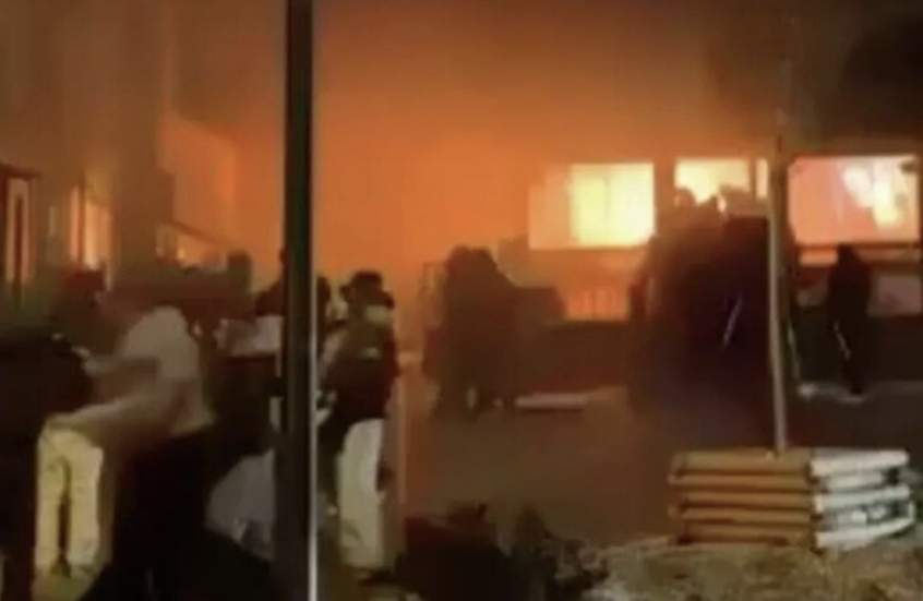 الشرطة السويسرية تفتح تحقيقا مع مديري الحانة التي شهدت حريقا أودى بحياة 40 شخصا