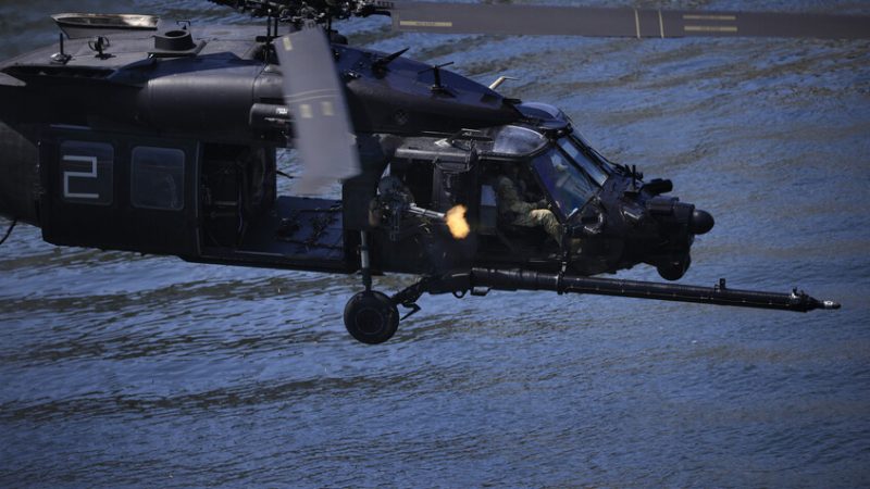 “نيويورك تايمز” تكشف عن وحدة المروحيات التي شاركت في عملية اعتقال الرئيس الفنزويلي نيكولاس مادورو