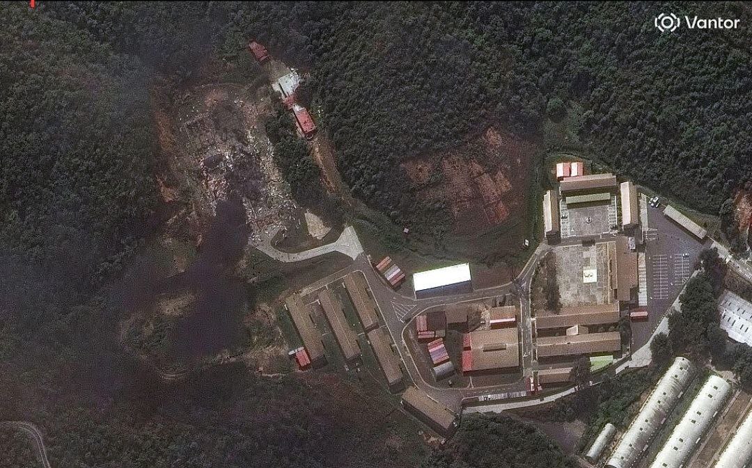 الأقمار الصناعية توثّق آثار الضربات الأمريكية على المقر الأخير لمادورو قبل اختطافه (صور)