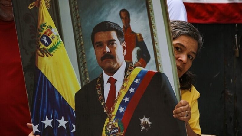 “نيويورك تايمز”: عملية اختطاف مادورو بدأت بهجوم إلكتروني