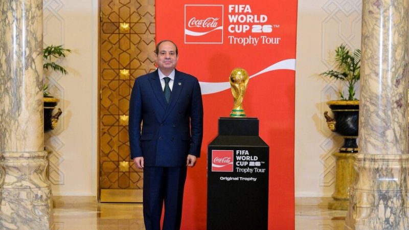 السيسي يستقبل كأس العالم في مصر: نتمنى تنظيمها مستقبلا (صور)