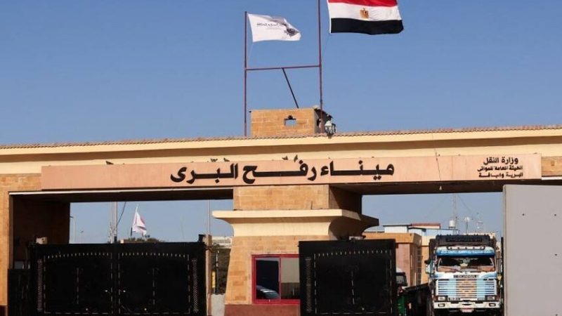 “تواجد وتفتيش إسرائيلي”.. تقرير عبري يكشف مخطط تل أبيب قبل فتح معبر رفح