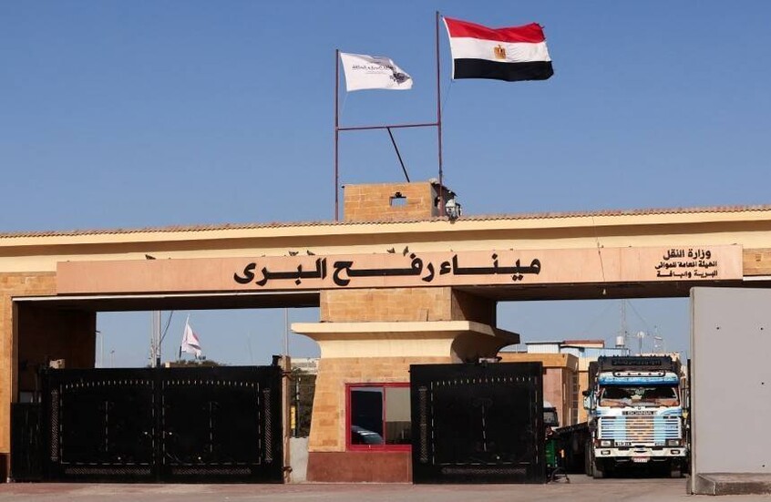 “تواجد وتفتيش إسرائيلي”.. تقرير عبري يكشف مخطط تل أبيب قبل فتح معبر رفح