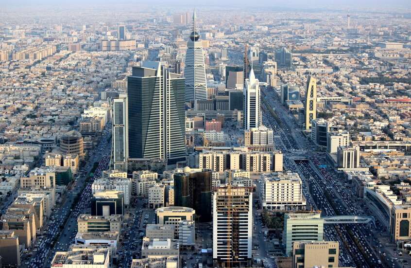 السعودية.. رفع نسب التوطين والحد الأدنى للأجور في هذه المهن