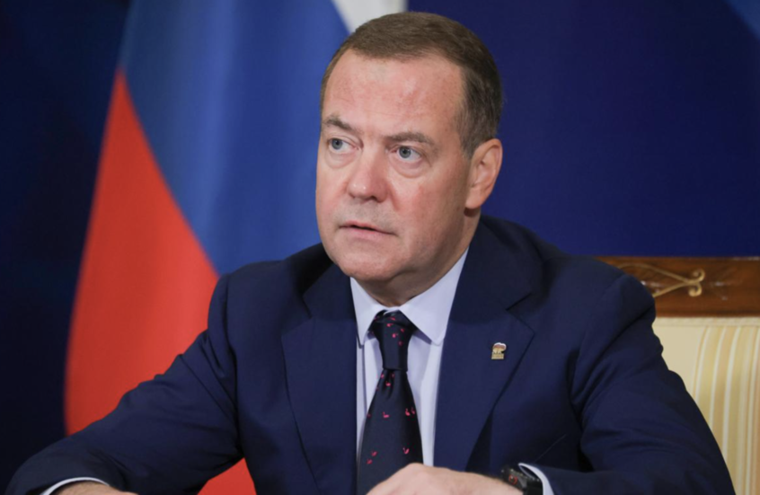 مدفيديف: الولايات المتحدة قد تكرر “العملية الفنزويلية” في أوكرانيا