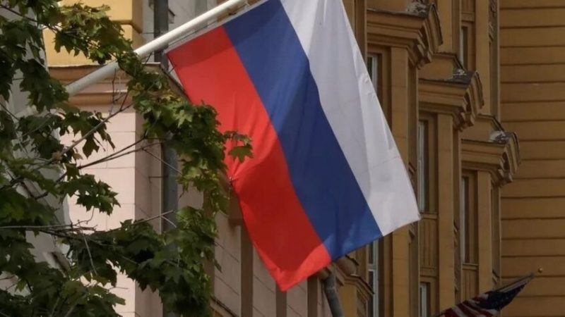 السفارة الروسية في اليمن تبحث سبل إجلاء السياح الروس العالقين في سقطرى إثر تعطل الرحلات الجوية