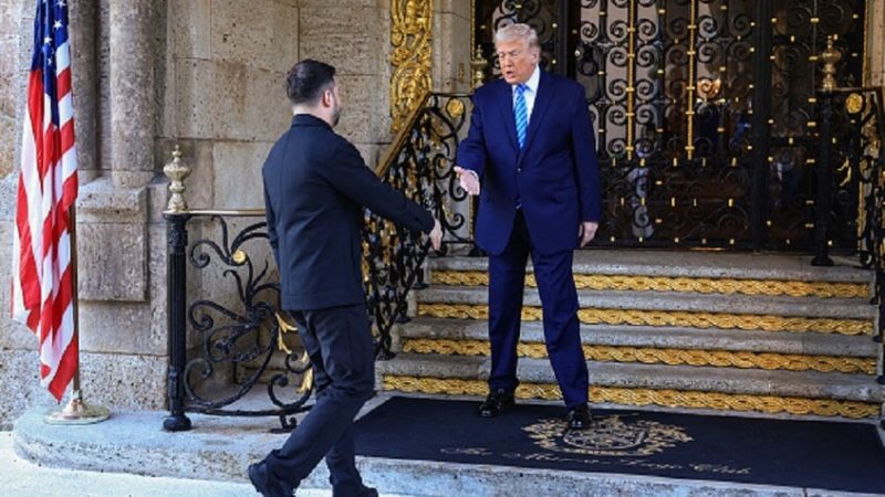 صحيفة ألمانية: ترامب باختطافه مادورو أدخل زيلينسكي في حقل ألغام