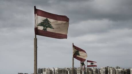 طائرة إسرائيلية مسيّرة تسقط في جنوب لبنان وغارة تستهدف سيارة في النبطية (فيديوهات)