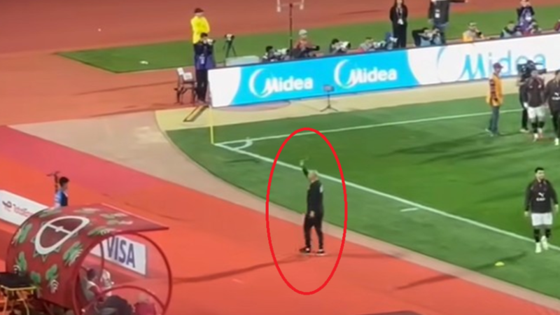 حركة حسام حسن للجمهور المغربي بعد هدف صلاح في شباك بنين تثير ضجة واسعة (فيديو)