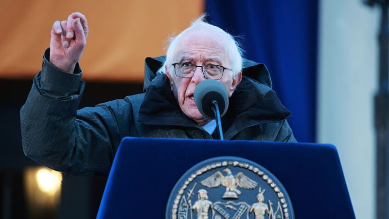 ساندرز: ما فعله ترامب في فنزويلا غير قانوني وغير دستوري