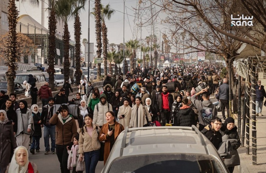 سوريا.. نزوح كبير للأهالي من أحياء في حلب والمحافظ يحذّر من الاقتراب من مواقع “قسد” (صور)