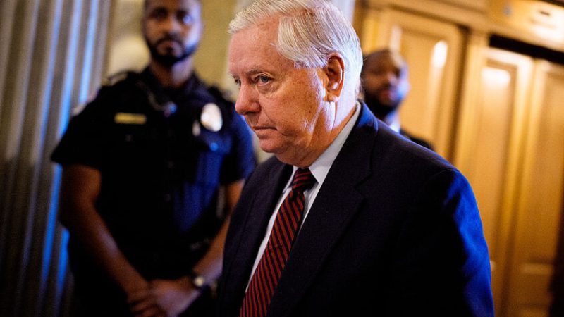 غراهام: ترامب سيقتل خامنئي إذا استمر النظام الإيراني في قتل المتظاهرين (فيديو)