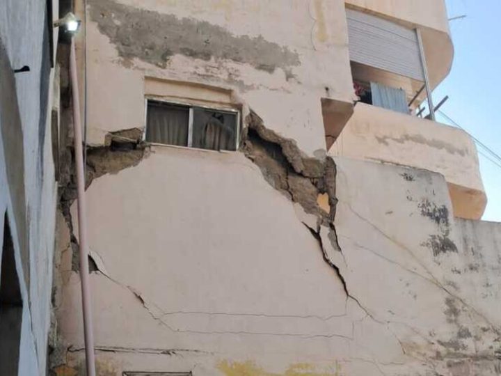 لبنان.. انهيار مبنى سكني في طرابلس (فيديو)