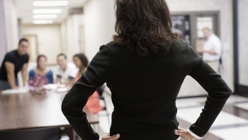 فضيحة جنسية في أستراليا.. معلمة متزوجة تعتدي جنسيا على طلاب!