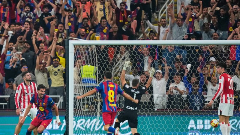 برشلونة يكتسح بلباو ويبلغ نهائي كأس السوبر الإسباني (فيديو)