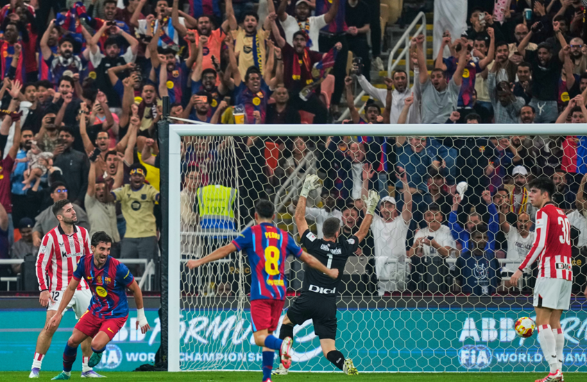 برشلونة يكتسح بلباو ويبلغ نهائي كأس السوبر الإسباني (فيديو)