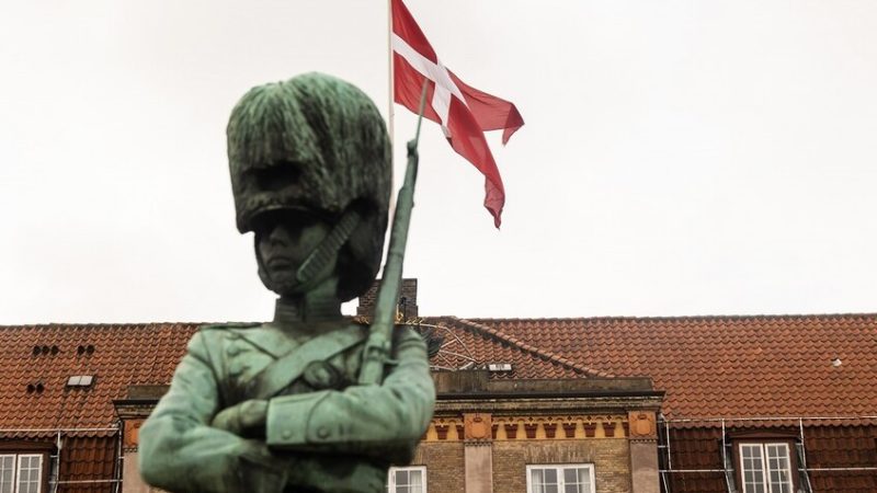 على خلفية ما يدور حول غرينلاند.. الإعلام الدنماركي يذكّر جيش البلاد بمرسوم صدر عام 1952