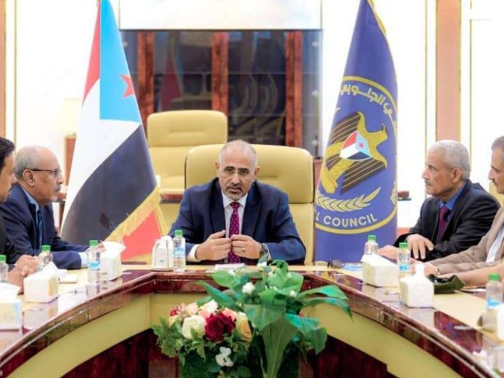 اليمن.. صحيفة سعودية تكشف تفاصيل هروب رئيس المجلس الانتقالي الجنوبي عيدروس الزبيدي