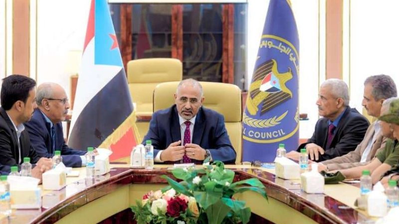 اليمن.. صحيفة سعودية تكشف تفاصيل هروب رئيس المجلس الانتقالي الجنوبي عيدروس الزبيدي